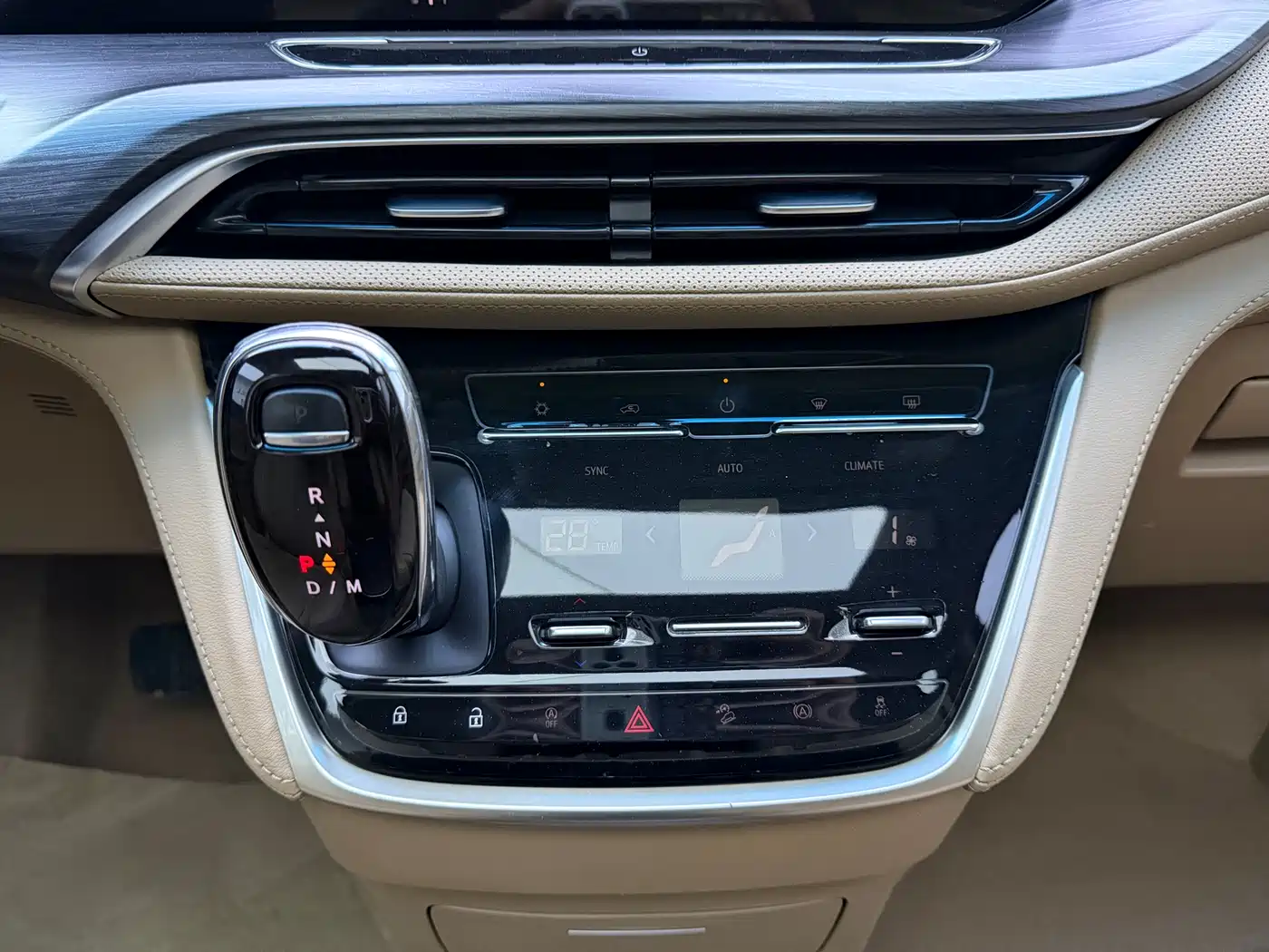Buick GL8 2021 ES Landlord 653T Premium фото 12