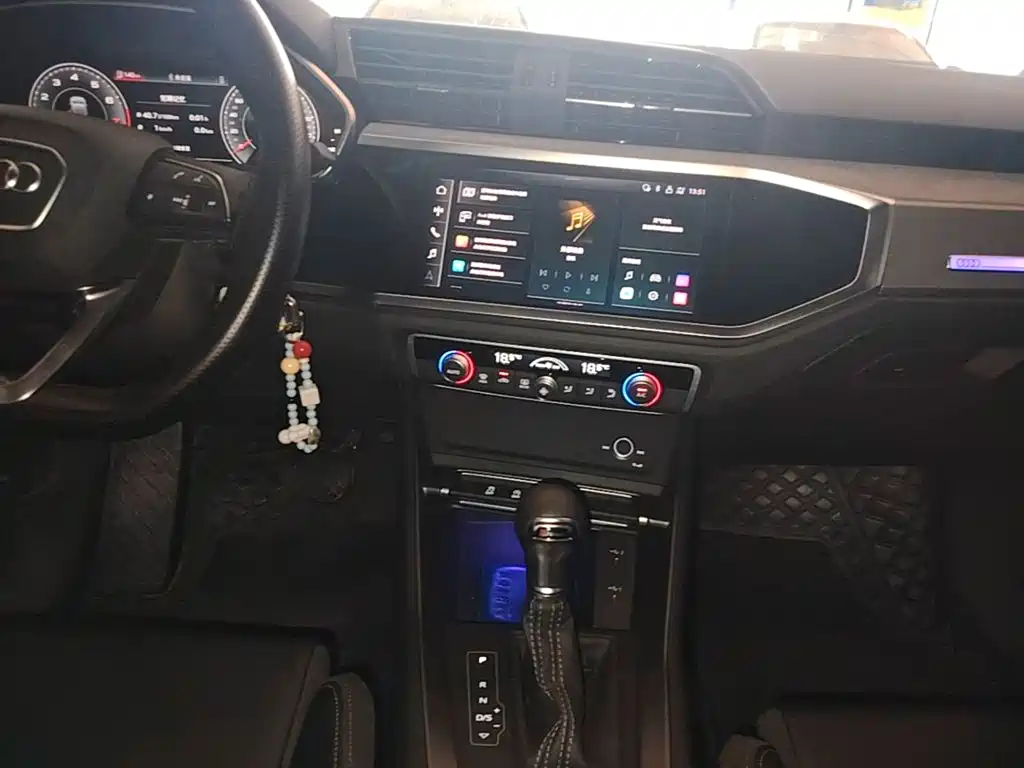 Audi Q3 2025 2024 35 TFSI Progressive Sport