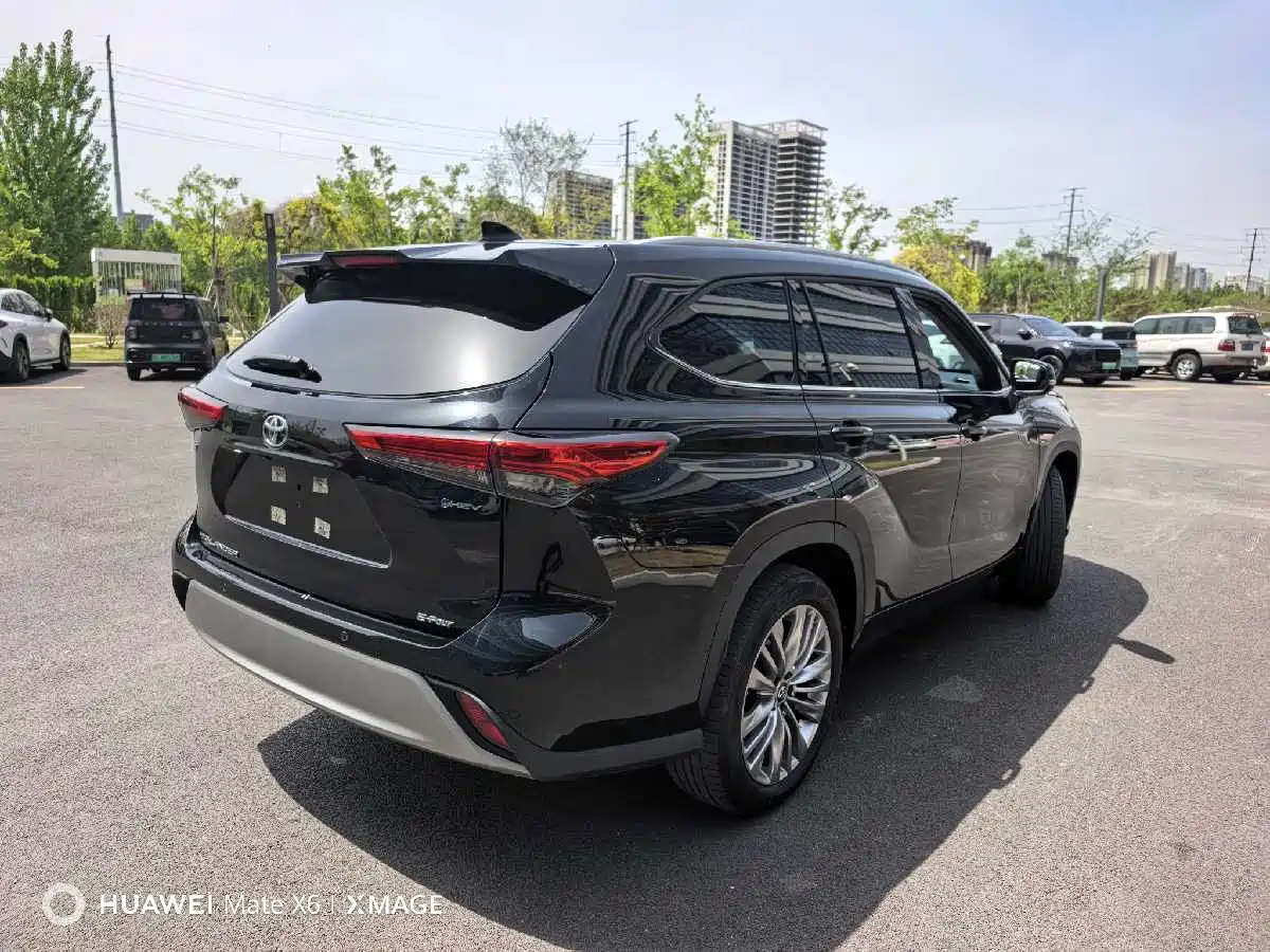 Toyota Highlander 2024 2.5L Smart Hybrid 4WD Premium 7-seater фото 8