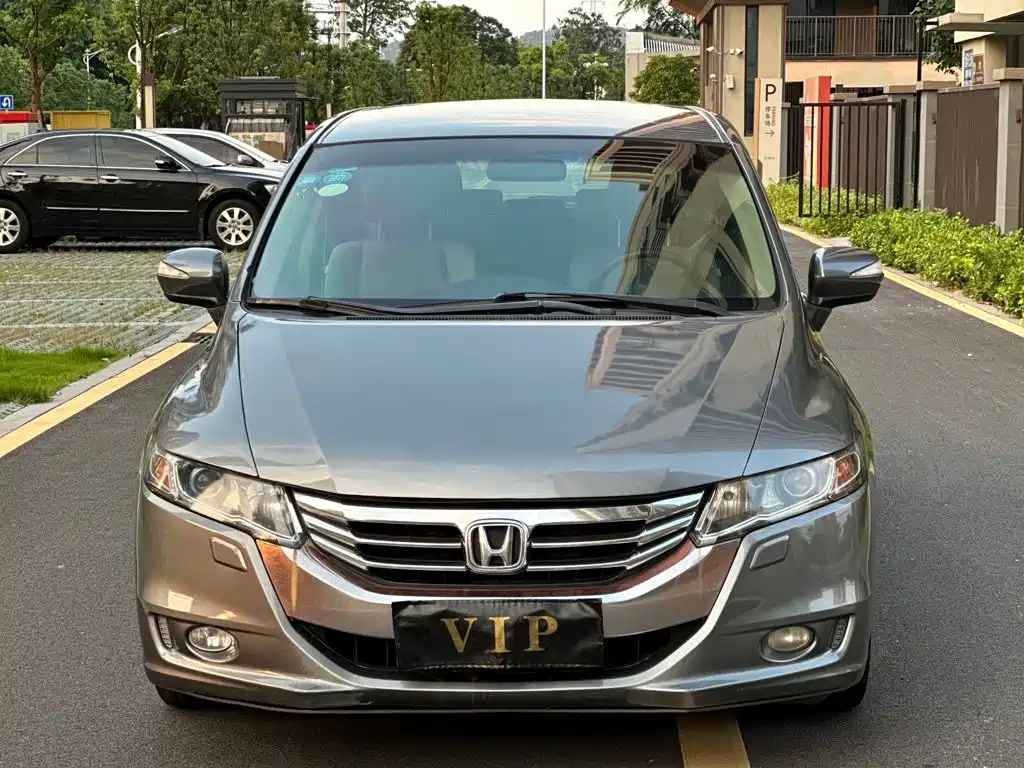 Фото 2 - Honda Odyssey