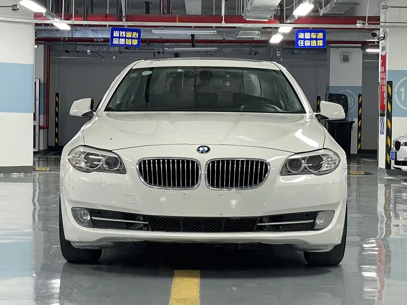 BMW 5 Series 2013 520Li Elegance фото 3