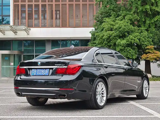 BMW 7 Series 2013 Model 740Li Luxury — фото 4
