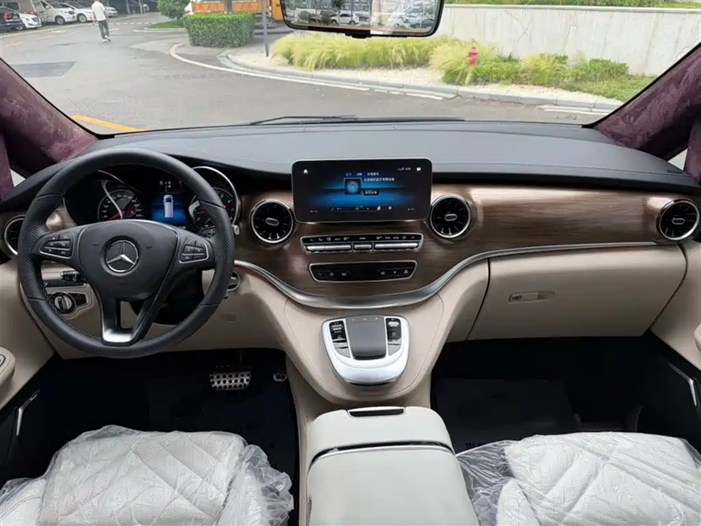 Mercedes-Benz V-Class 2022 V 260 L Long Wheelbase Prestige Edition фото 15