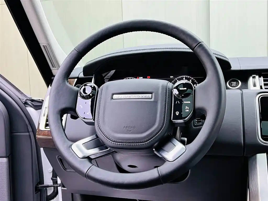 Land Rover Range Rover 2020 3.0 L6 Heritage Edition фото 10