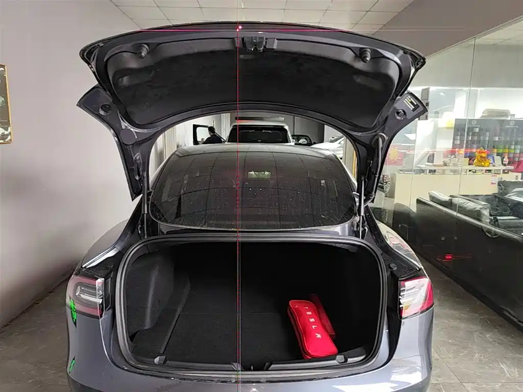 Фото 19 - Tesla Model 3