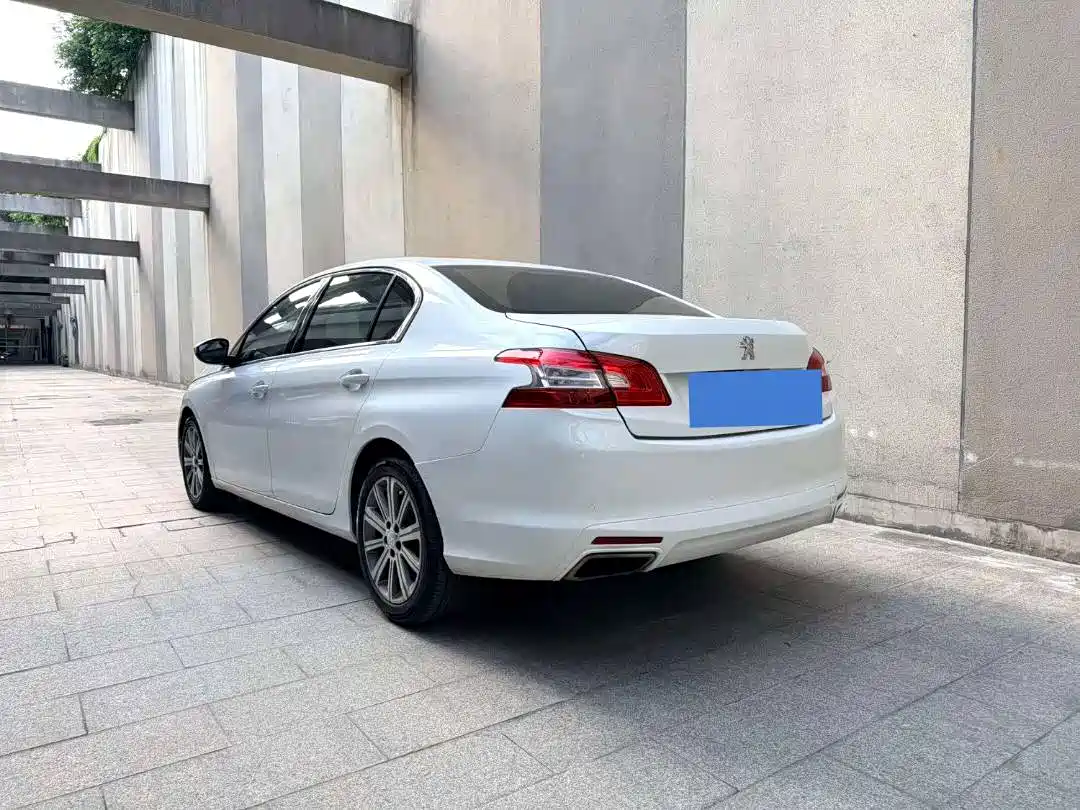Peugeot 408 2016 1.6T Automatic Luxury Edition фото 6