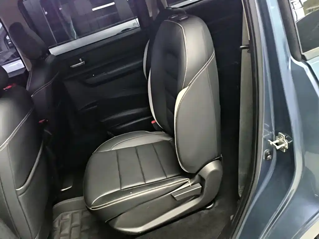 Wuling Motors Wuling Hongguang PLUS 2020 2019 1.5T Manual Luxury 7-seater