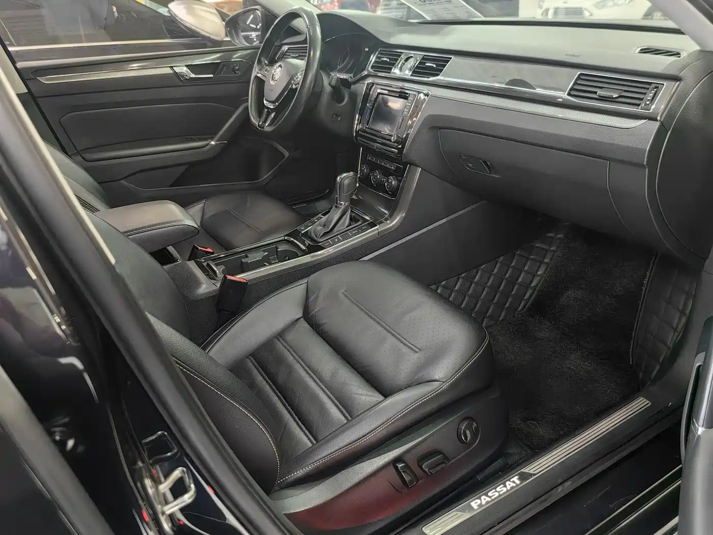 Volkswagen Passat 2017 330TSI DSG Luxury фото 10
