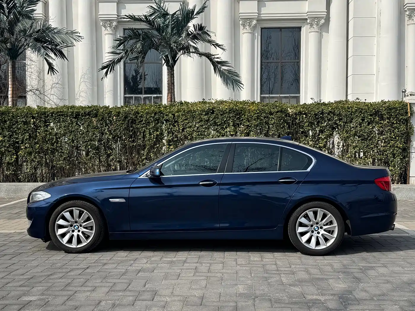 BMW 5 Series (Import) 2011 535i Luxury Sport фото 3
