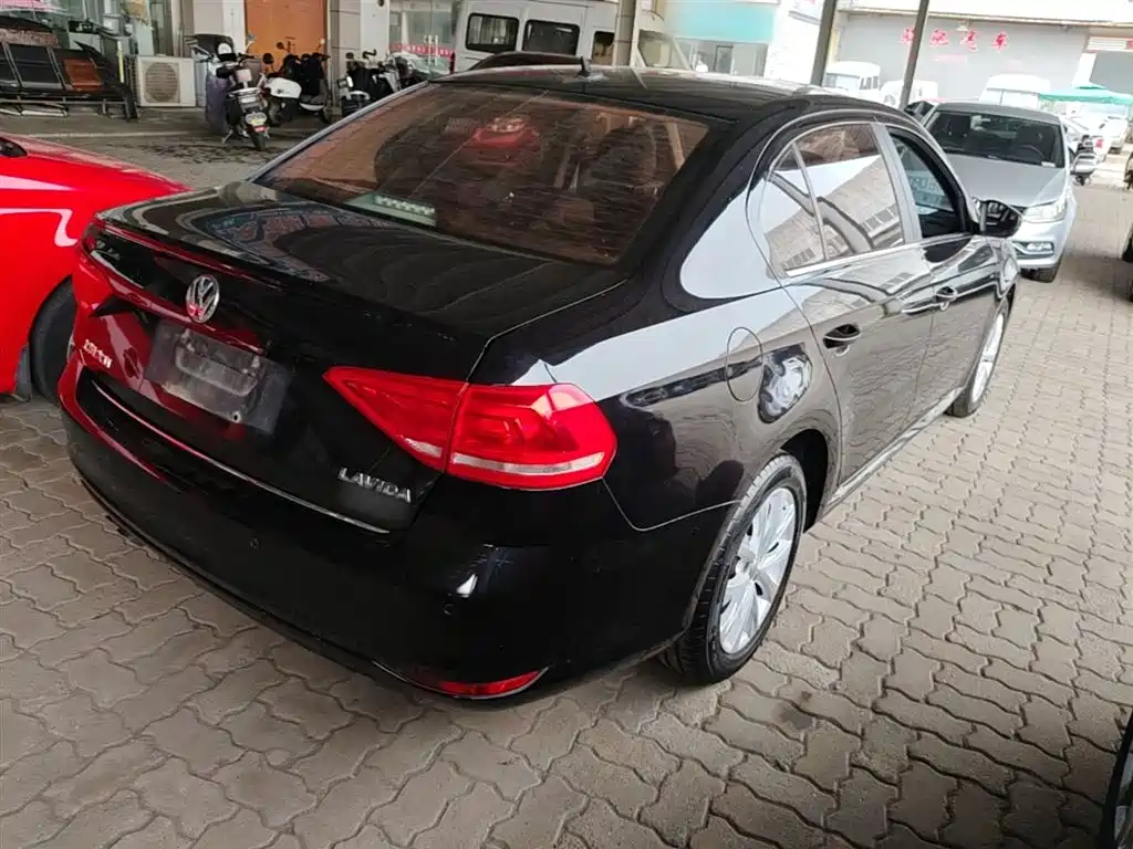 Volkswagen Lavida 2015 230TSI DSG Comfort Edition фото 7