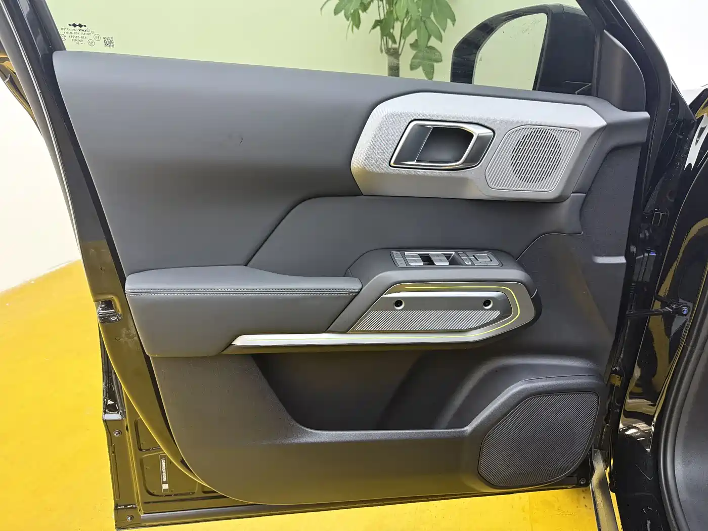 Fang Cheng Bao Titanium 3 2026 Model 620KM Rear-Wheel Drive Flash Charging Version фото 4