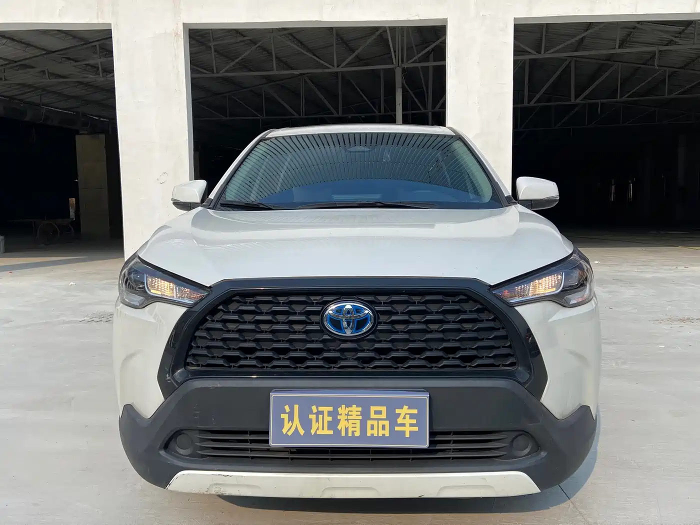 Photo 2 - Toyota Corolla Cross