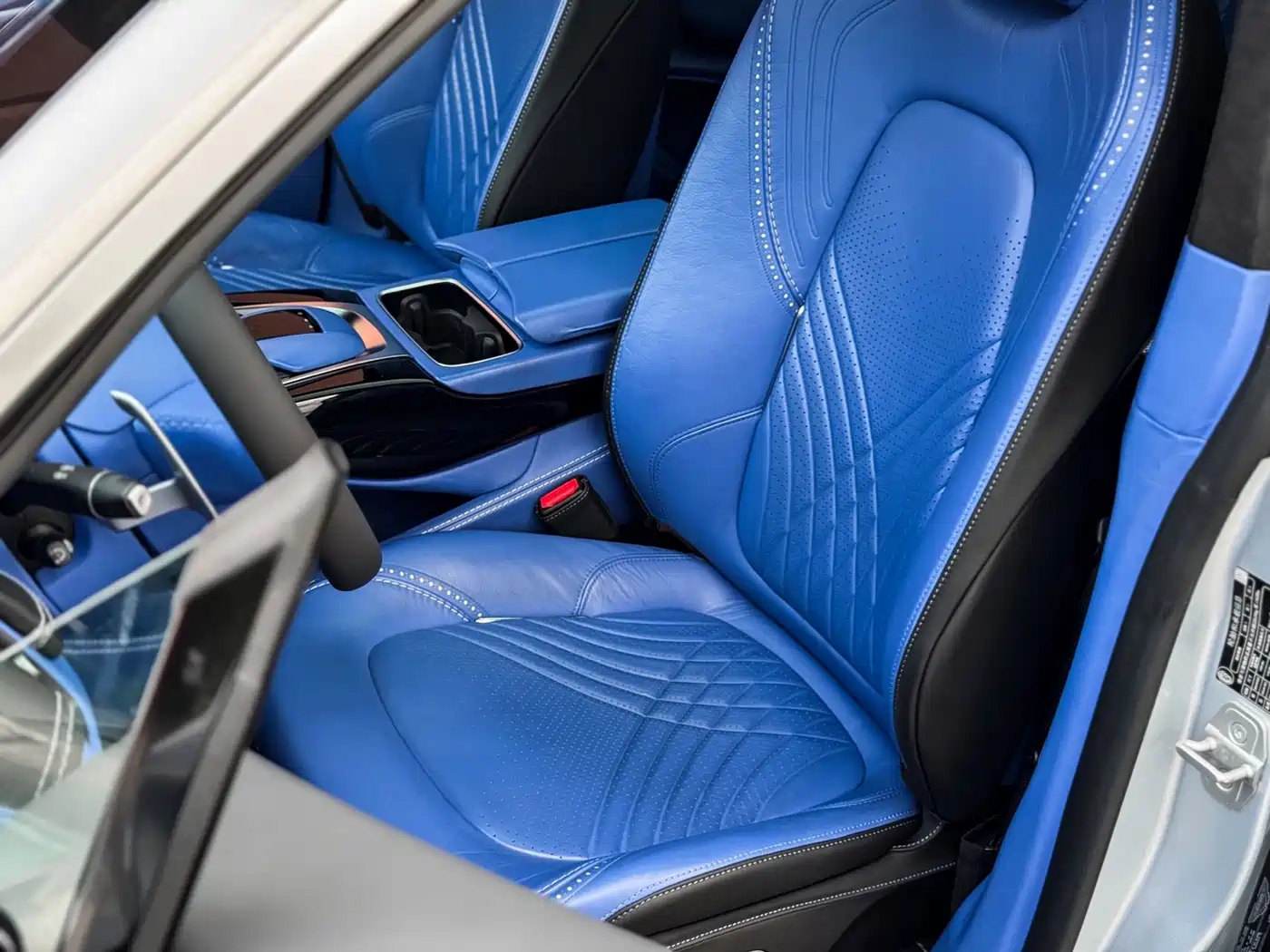 Aston Martin DBX 2021 2020 4.0T V8