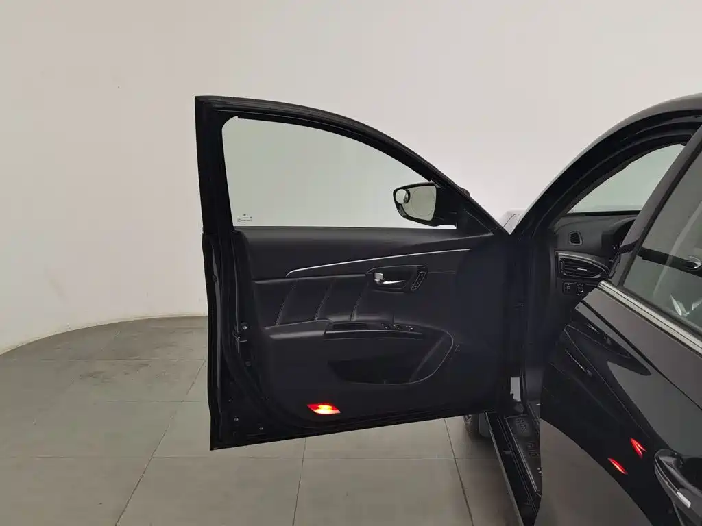 GAC Trumpchi GA6 2017 2016 235T DCT Luxury Edition
