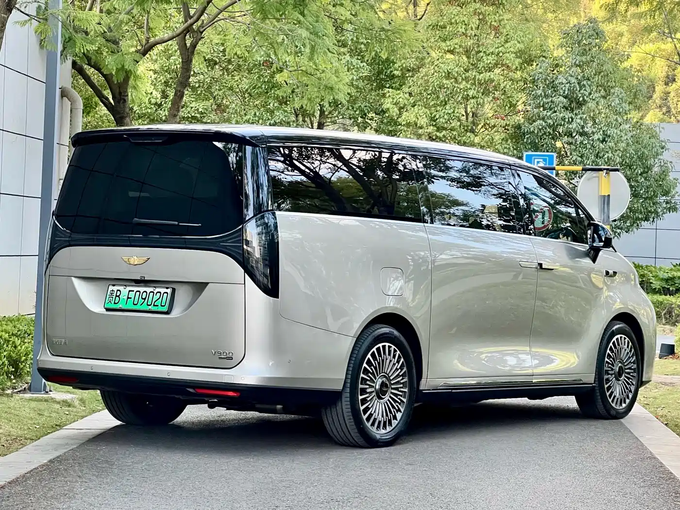 Geely Galaxy Galaxy V900 2026 2026 Model Year Base Version 6-Seater