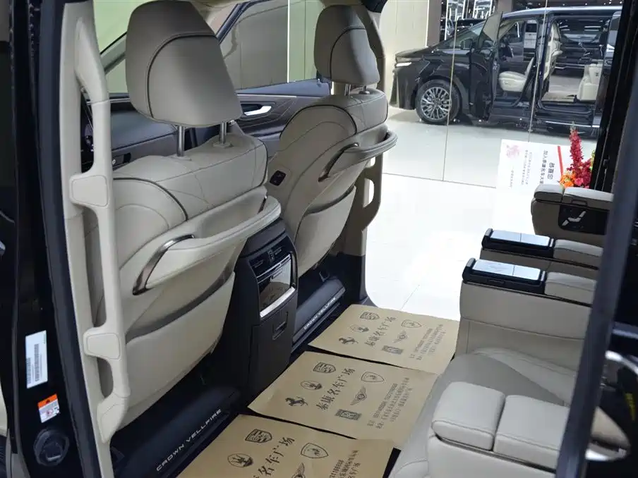 Toyota Vellfire 2025 Crown Hybrid 2.5L Ink Gold Edition фото 5