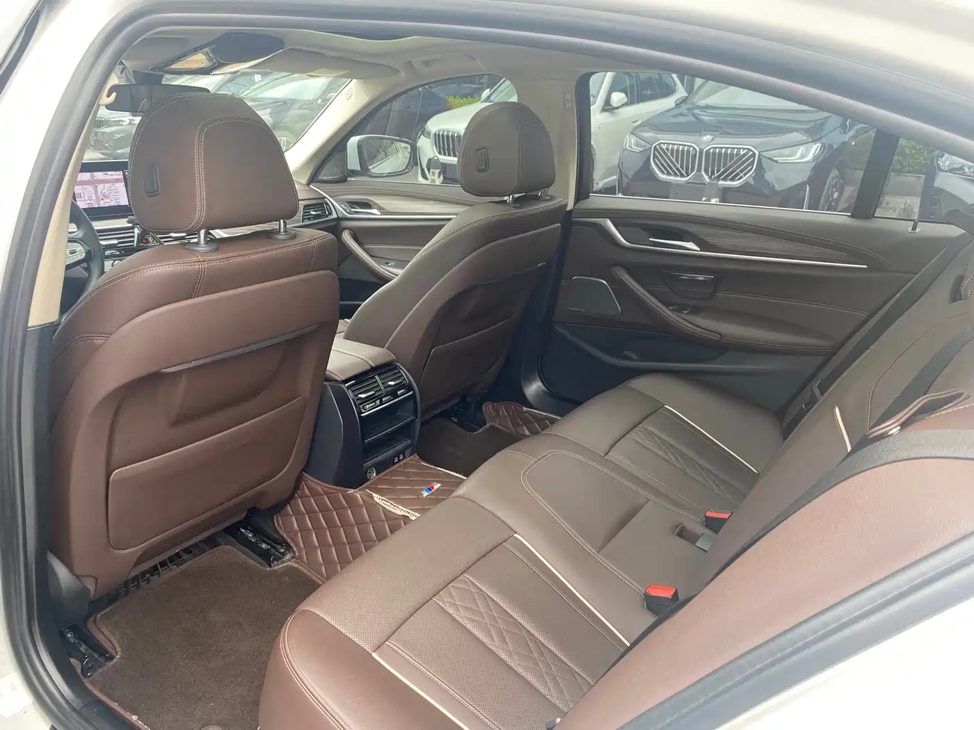 BMW 5 Series 2022 530Li Leading Luxury Package фото 17