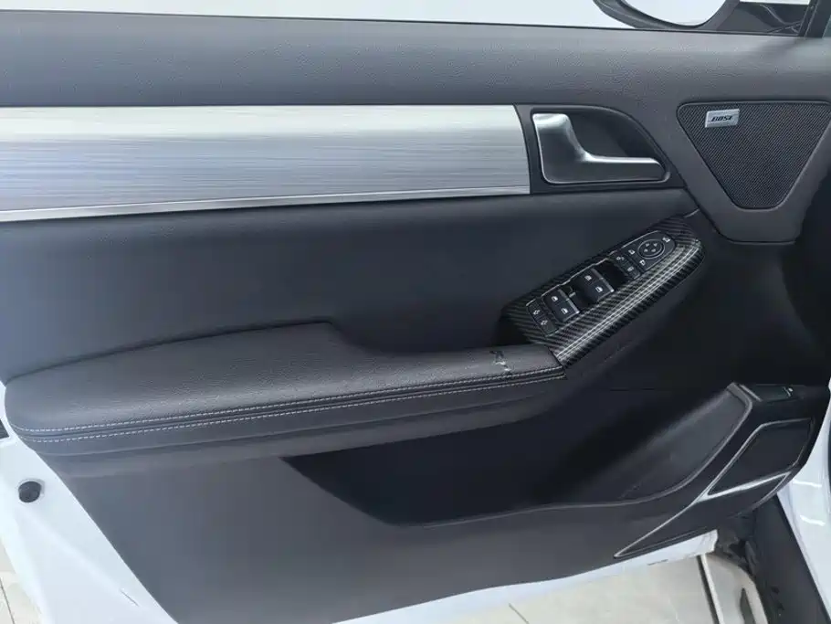 BYD Tang 2018 2018 2.0T Automatic Smart Connection Noble Edition 7-Seater China V