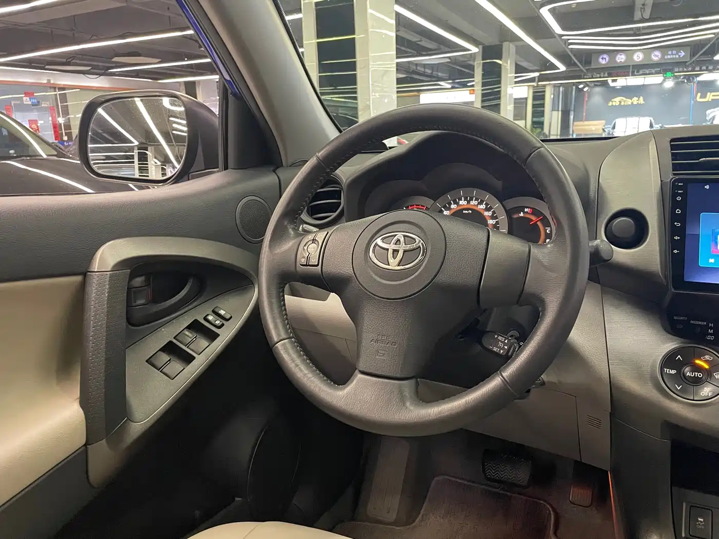 Фото 13 - Toyota RAV4