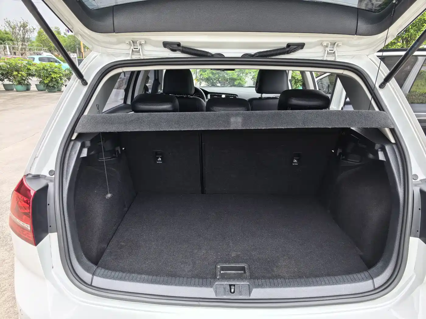 Volkswagen Golf 2017 1.6L Auto Comfort Millionth Edition фото 13