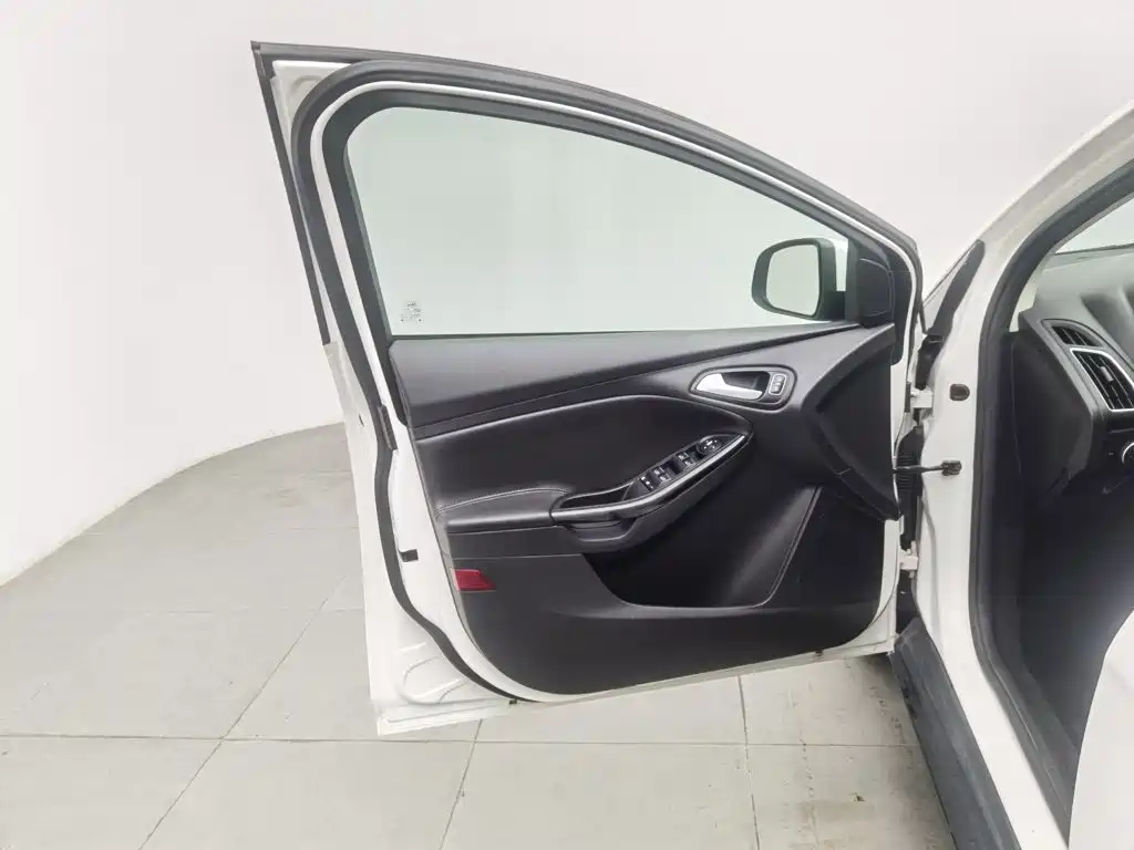 Фото 8 - Ford Focus