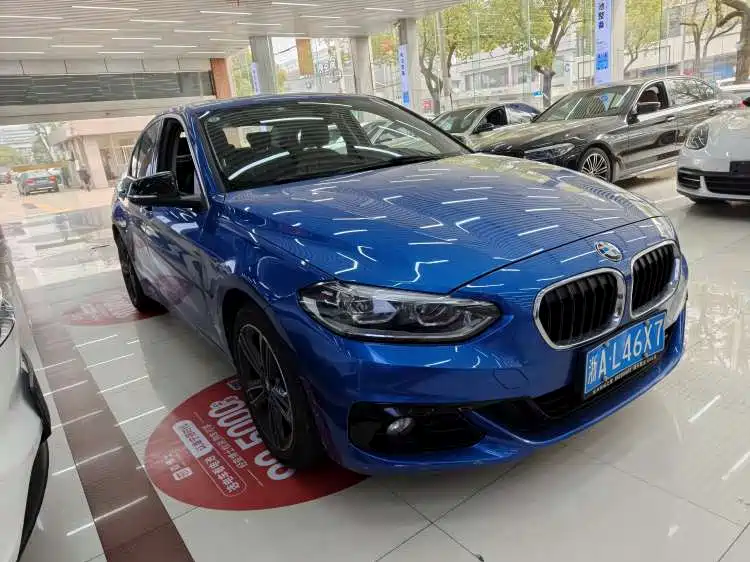 BMW 1 Series 2018 118i Sport Edition фото 3