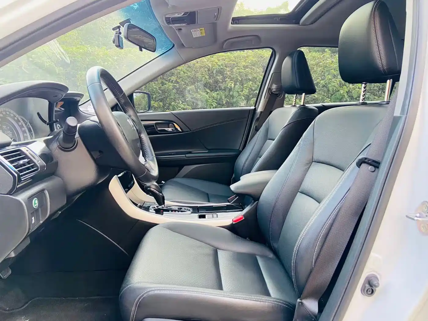 Photo 5 - Honda Accord