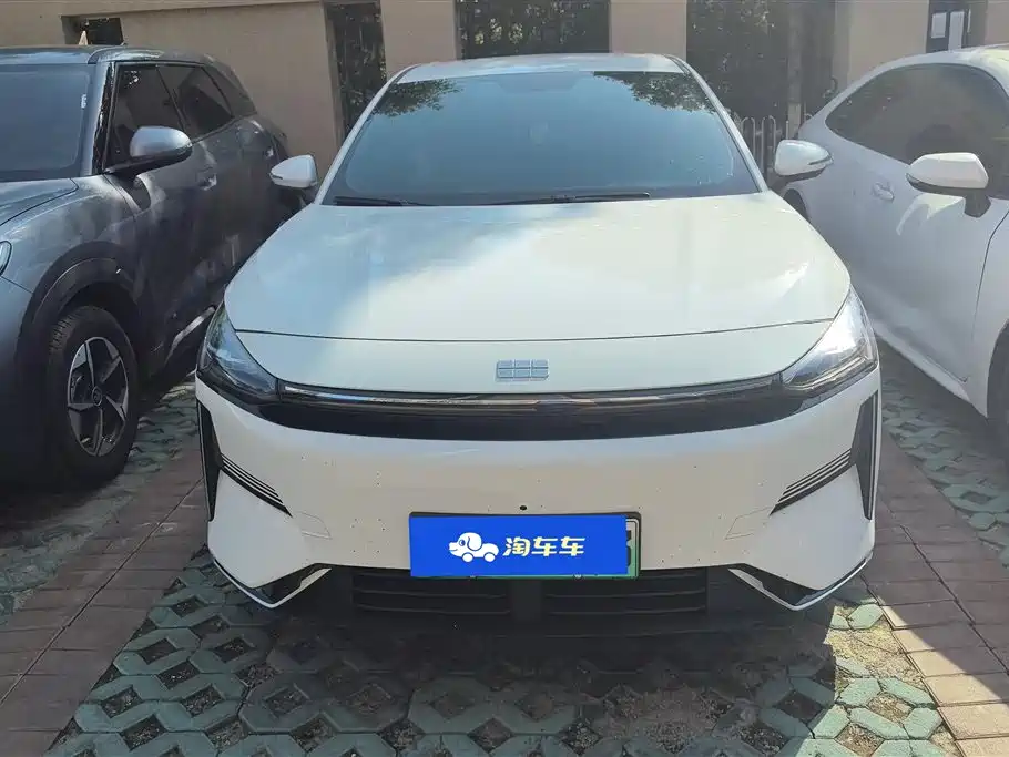 Geely Galaxy Galaxy L6 2025 EM-i 60km Voyage Edition фото 2