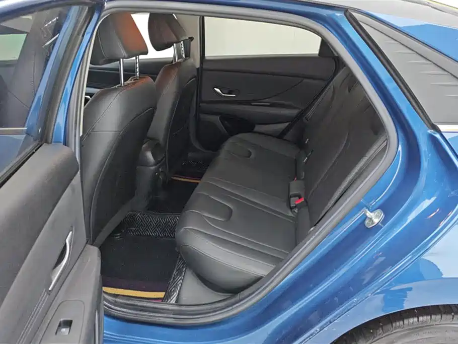 Hyundai Elantra 2021 1.5L CVT LUX Premium Edition фото 11