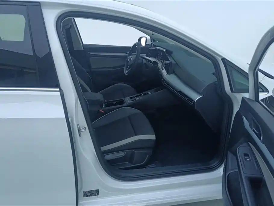 Volkswagen Golf 2023 Facelift 280TSI DSG Pro фото 8