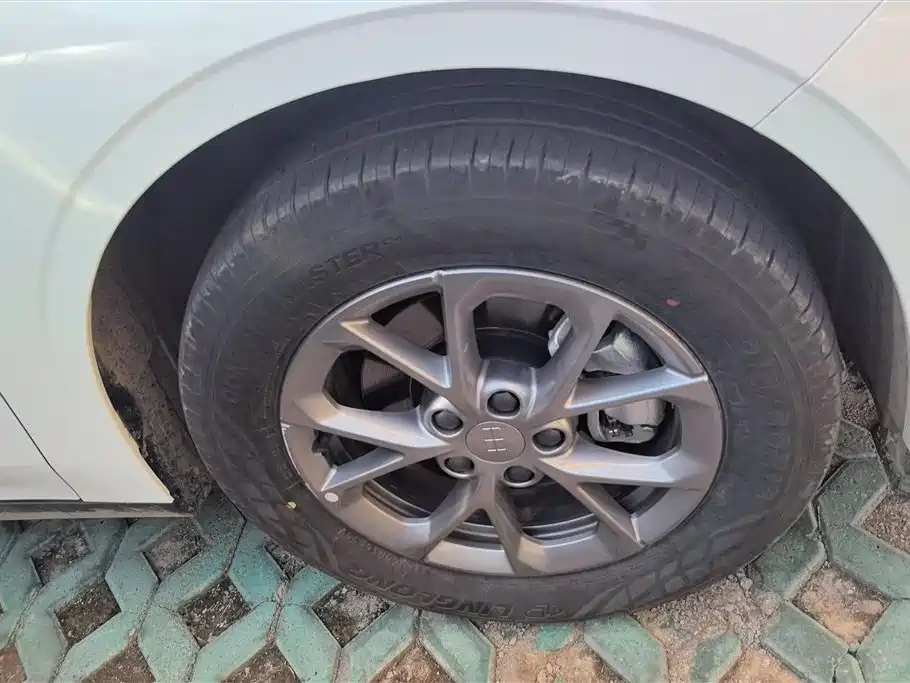 Geely Galaxy Galaxy L6 2025 EM-i 60km Voyage Edition фото 6