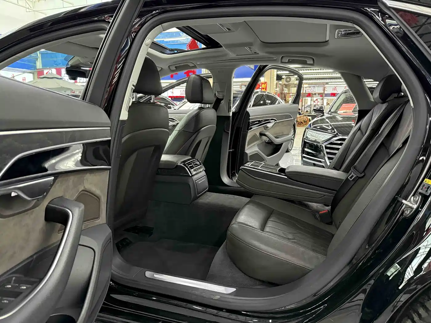 Audi A8 2018 A8L 55 TFSI quattro Launch Elite фото 4