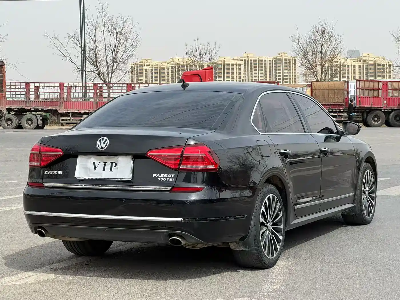 Volkswagen Passat 2017 330TSI DSG Luxury фото 9