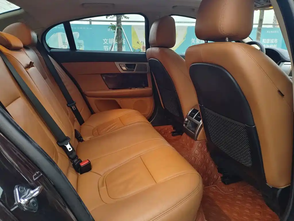 Jaguar XF 2015 2015 XF 2.0T Luxury Edition