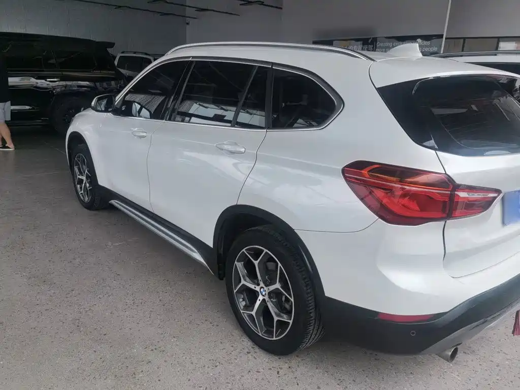 Фото 10 - BMW X1
