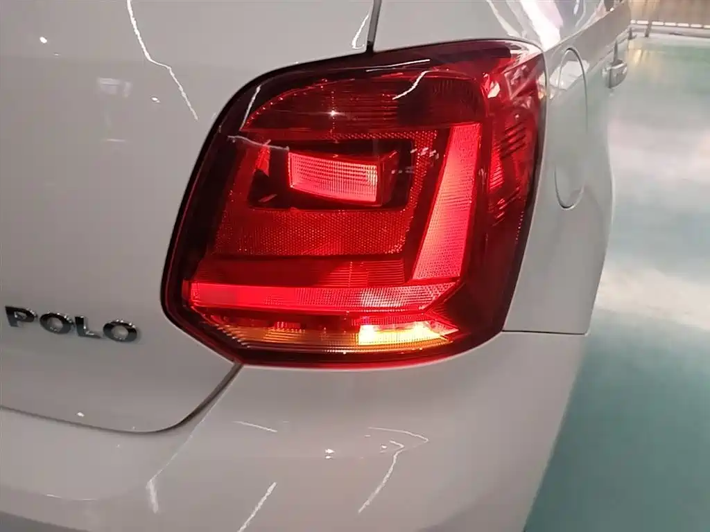 Volkswagen Polo 2016 1.4L Automatic Trend фото 8
