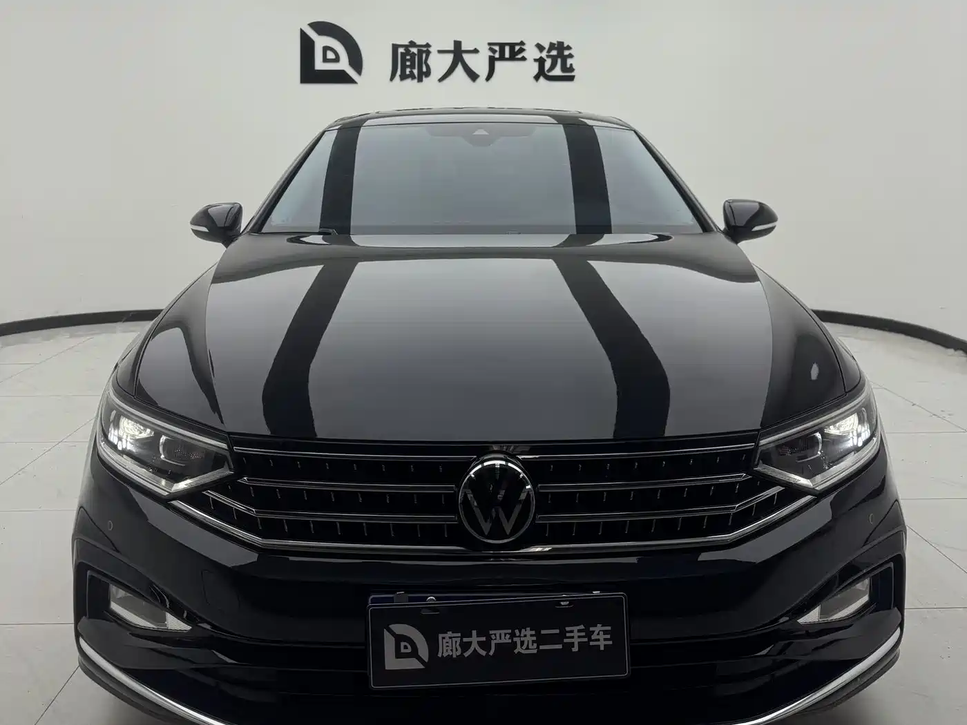 Volkswagen Magotan 2023 Model 2 Million Commemorative Edition 330TSI DSG Luxury фото 3