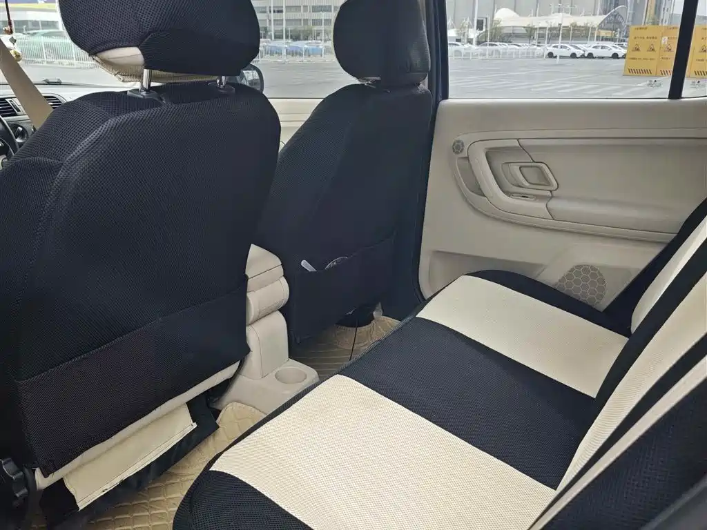 Škoda Fabia 2014 1.4L Automatic Crystal Spirit Edition фото 10