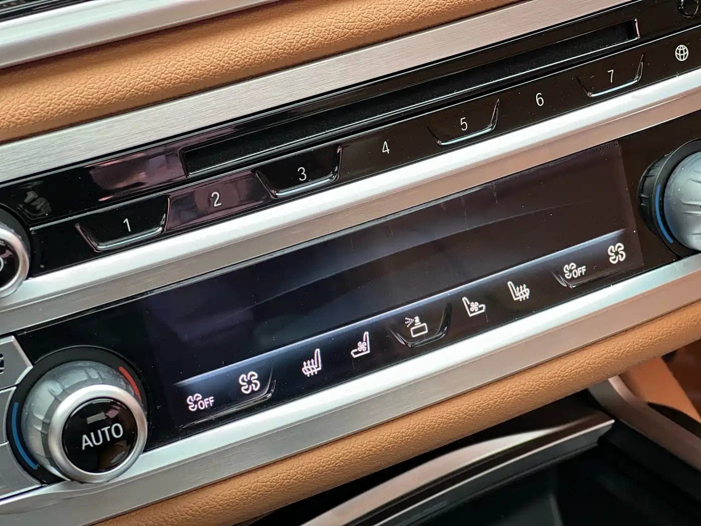 BMW 7 Series 2017 740Li Leading Edition фото 10