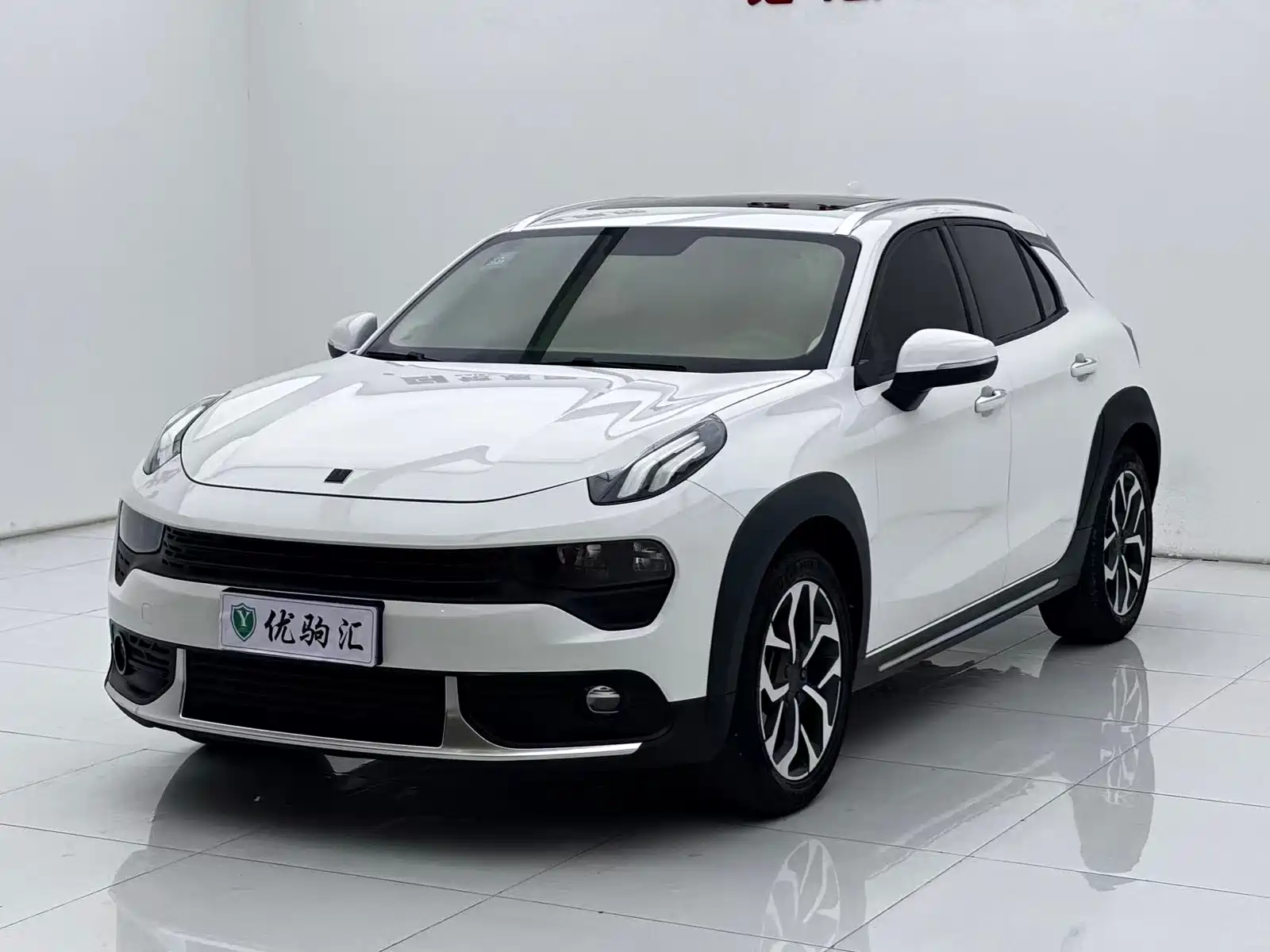 Photo 1 - Lynk & Co 02