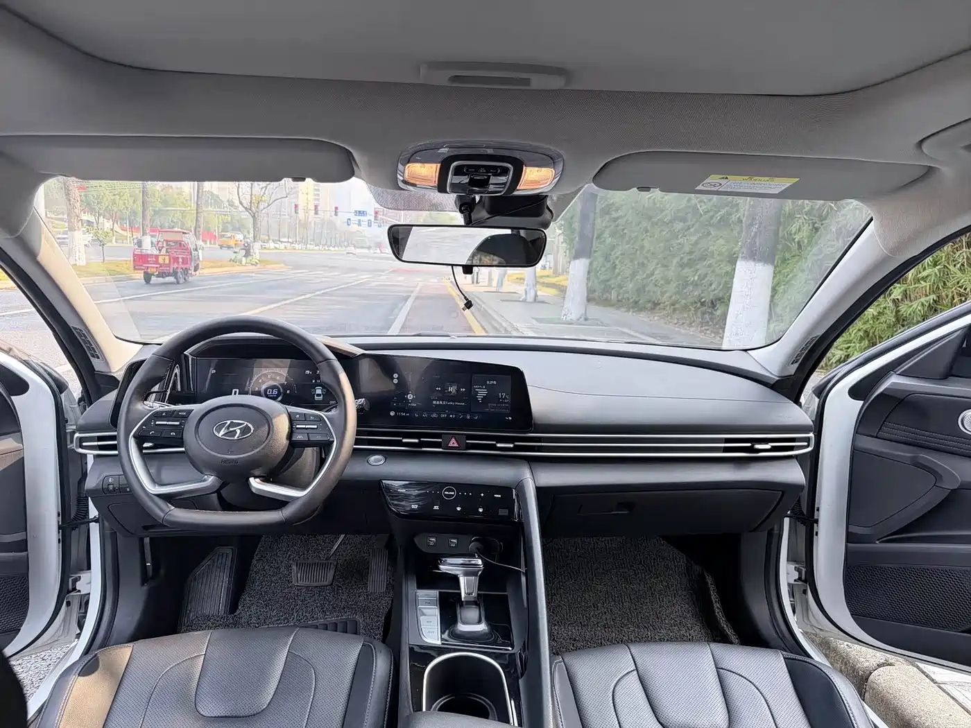 Hyundai Elantra 2021 1.5L CVT GLS Leading Edition фото 5
