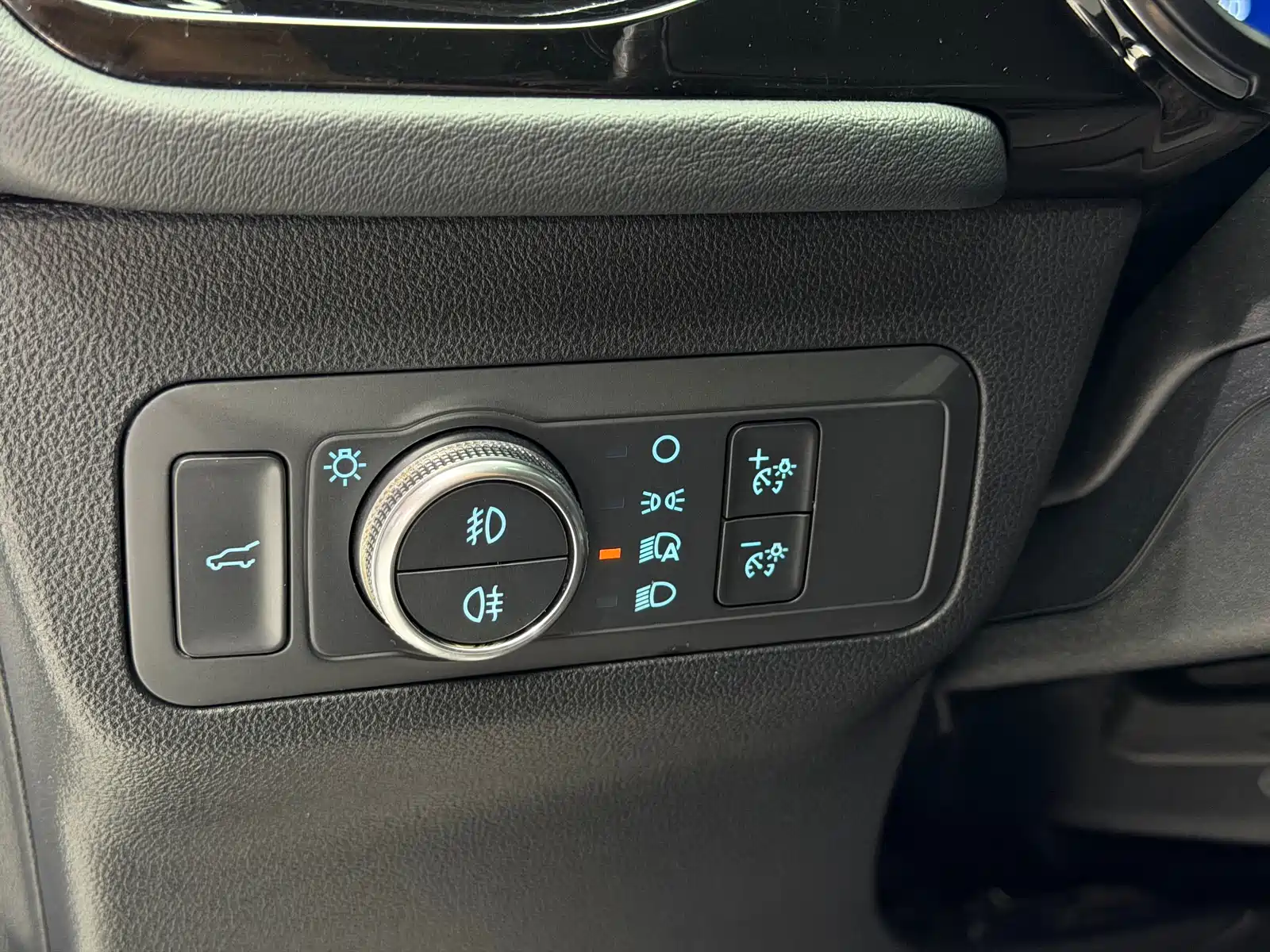 Photo 11 - Ford Escape