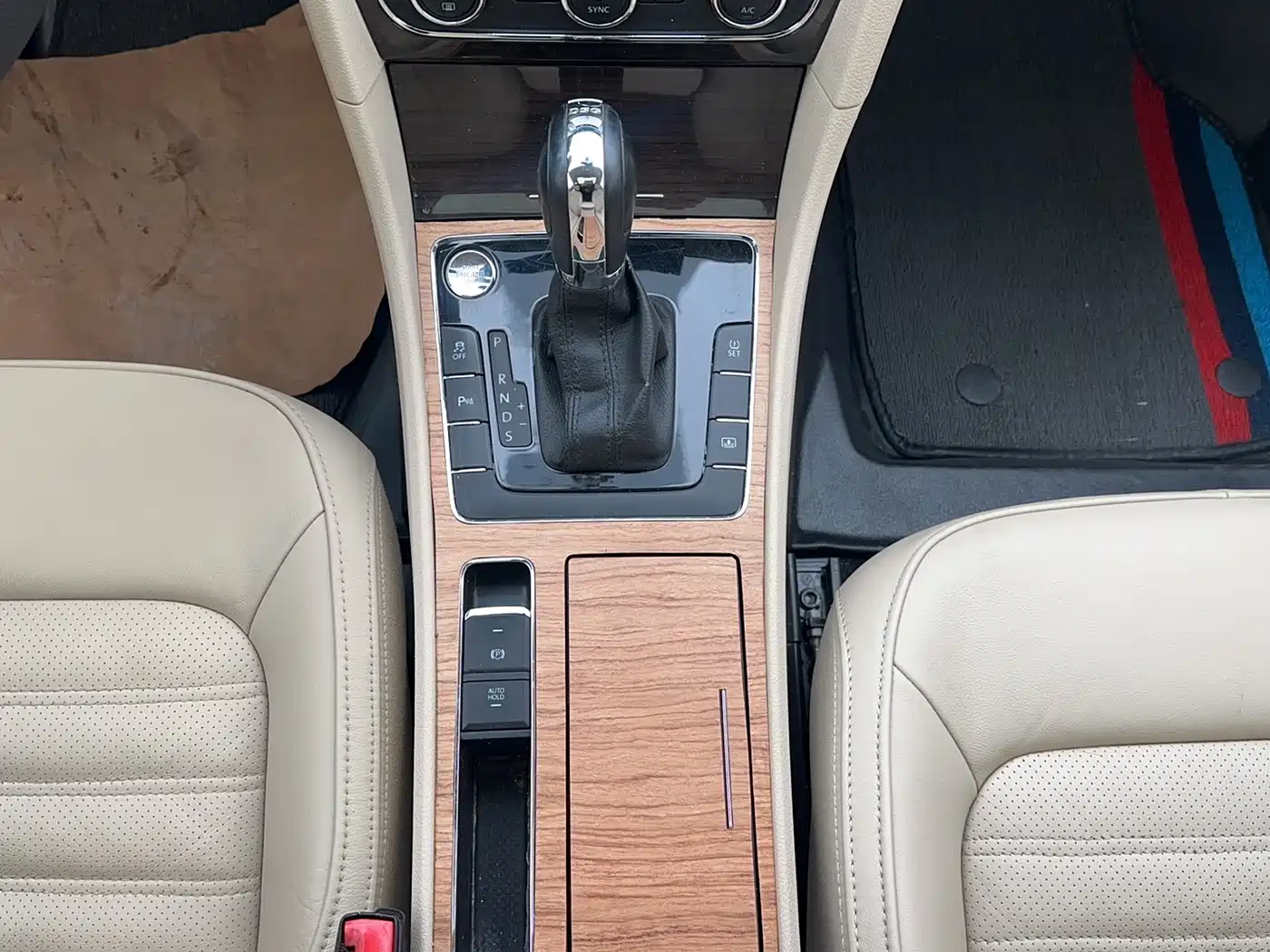 Volkswagen Passat 2014 1.8TSI DSG Executive Edition фото 13