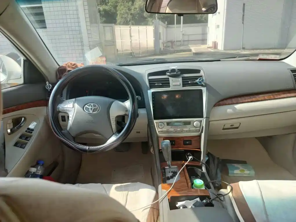 Фото 6 - Toyota Camry