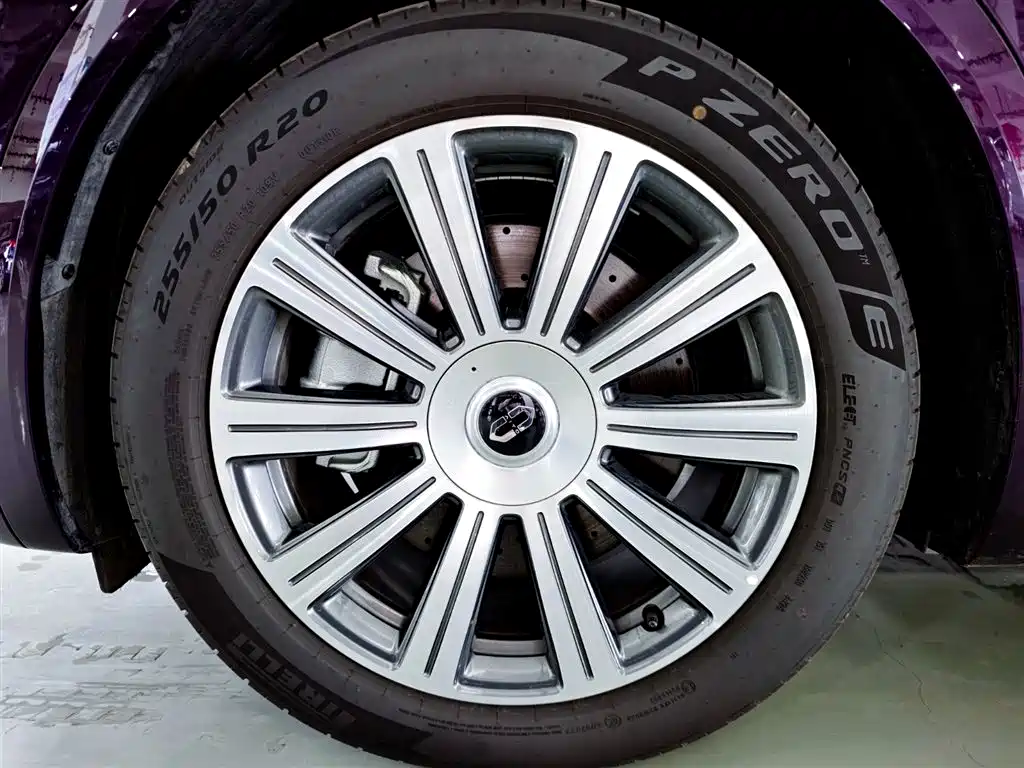 AITO Wenjie AITO M8 2025 Range Extender Max+ Edition 53.4kWh 5-seater фото 6