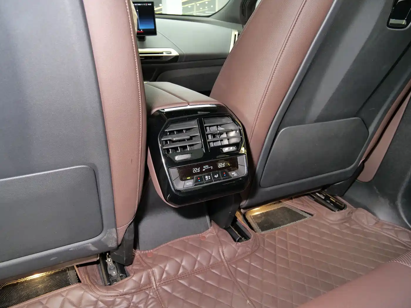 BMW iX 2022 xDrive40 фото 14