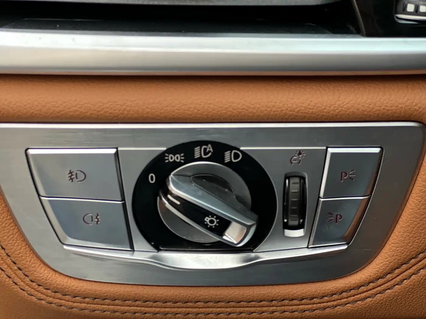BMW 7 Series 2017 740Li Leading Edition фото 12