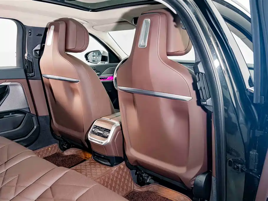 BMW 7 Series 2023 Model 735Li M Sport Package фото 25