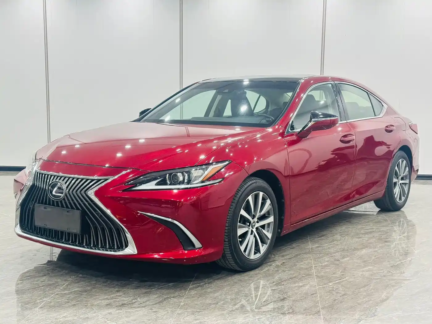 Фото 1 - Lexus ES