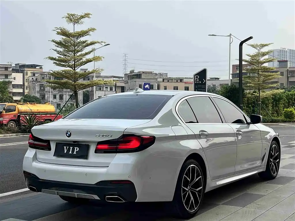 BMW 5 SERIES
